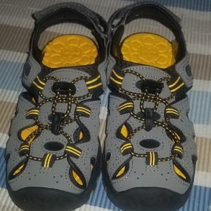 Khombu boys sandals
